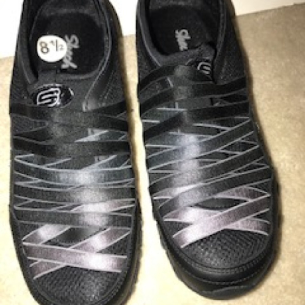 3/30 Skechers Criss Cross Sneakers